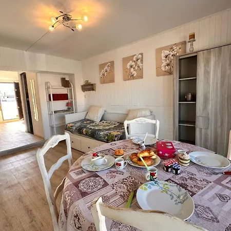 Lescapade Salee A 100 M & Centre شقة